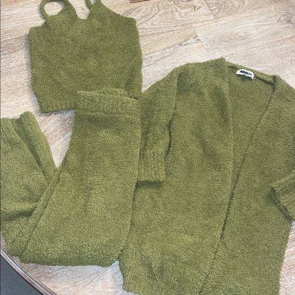 3 piece girls matching set 7 fuzzy cozy green - Picture 5 of 5